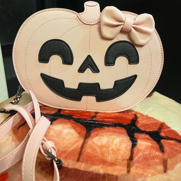 🩷🎃NWOT-MAD ENGINE ADORABLE PINK PUMPKIN CROSSBODY 🩷🎃 - Picture 1 of 11